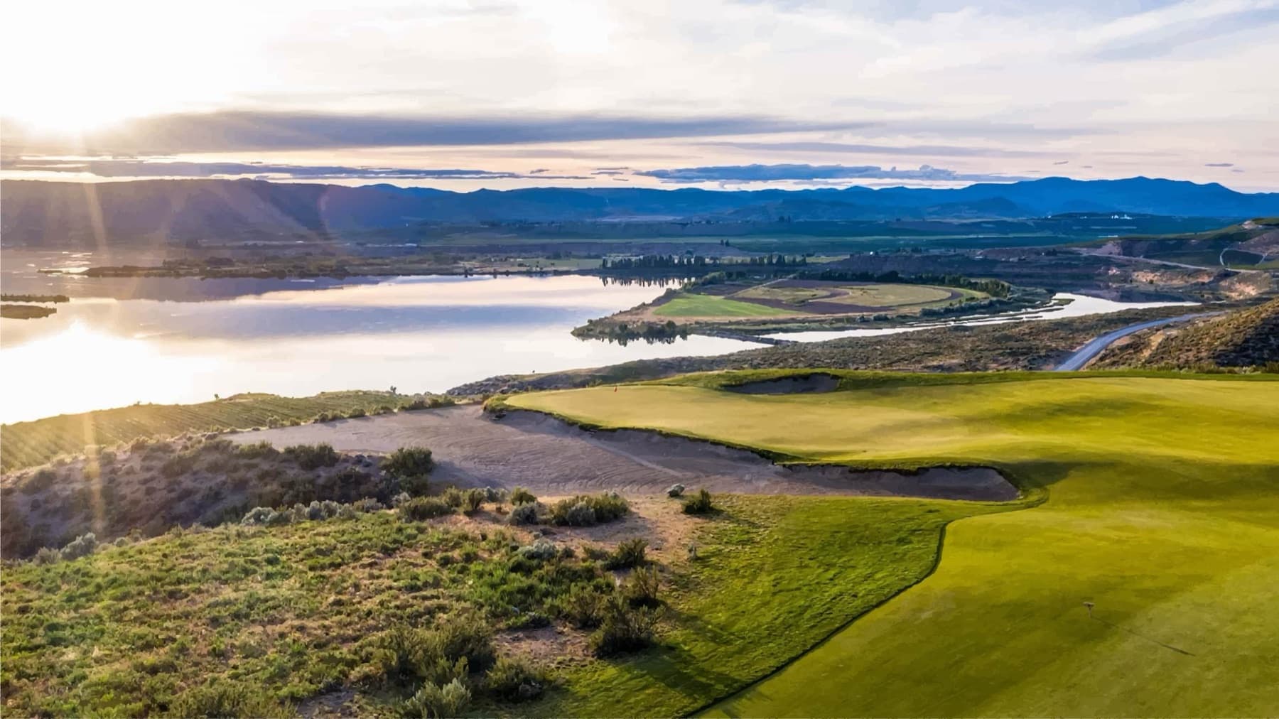 a green perched above the Columbia's big bend—pure sand bluff, golden hour