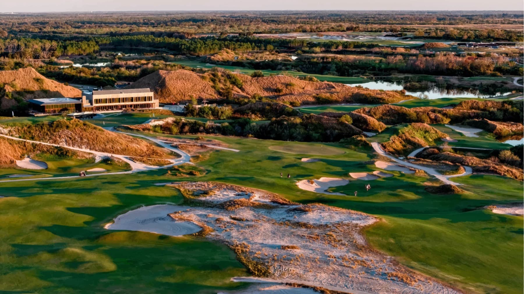Streamsong Blue's clubhouse, waste bunkers, and dunes