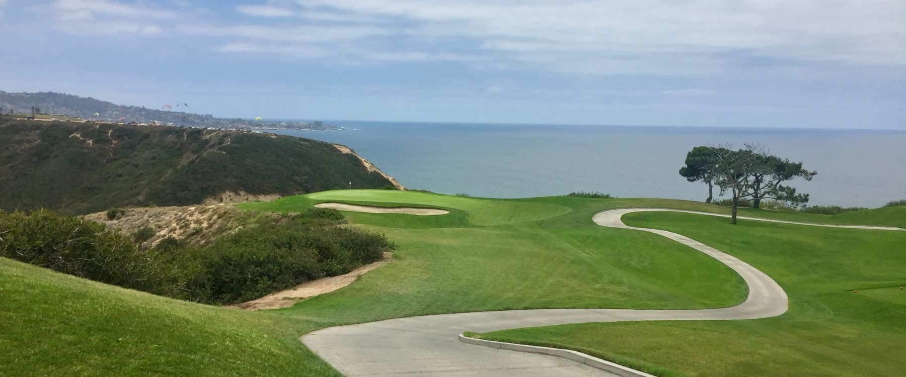 A cliffside green above the Pacific at Torrey Pines